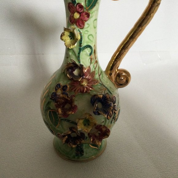 Japanese porcelain water pitcher green with 3D applied flowers gold gilded 8.5" - Picture 3 of 7